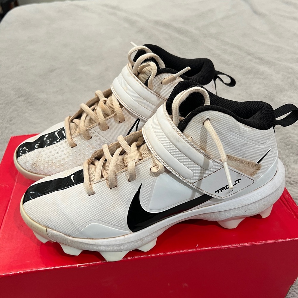 Nike Boys Size 6 Youth Baseball Cleats Force Trout 7 White